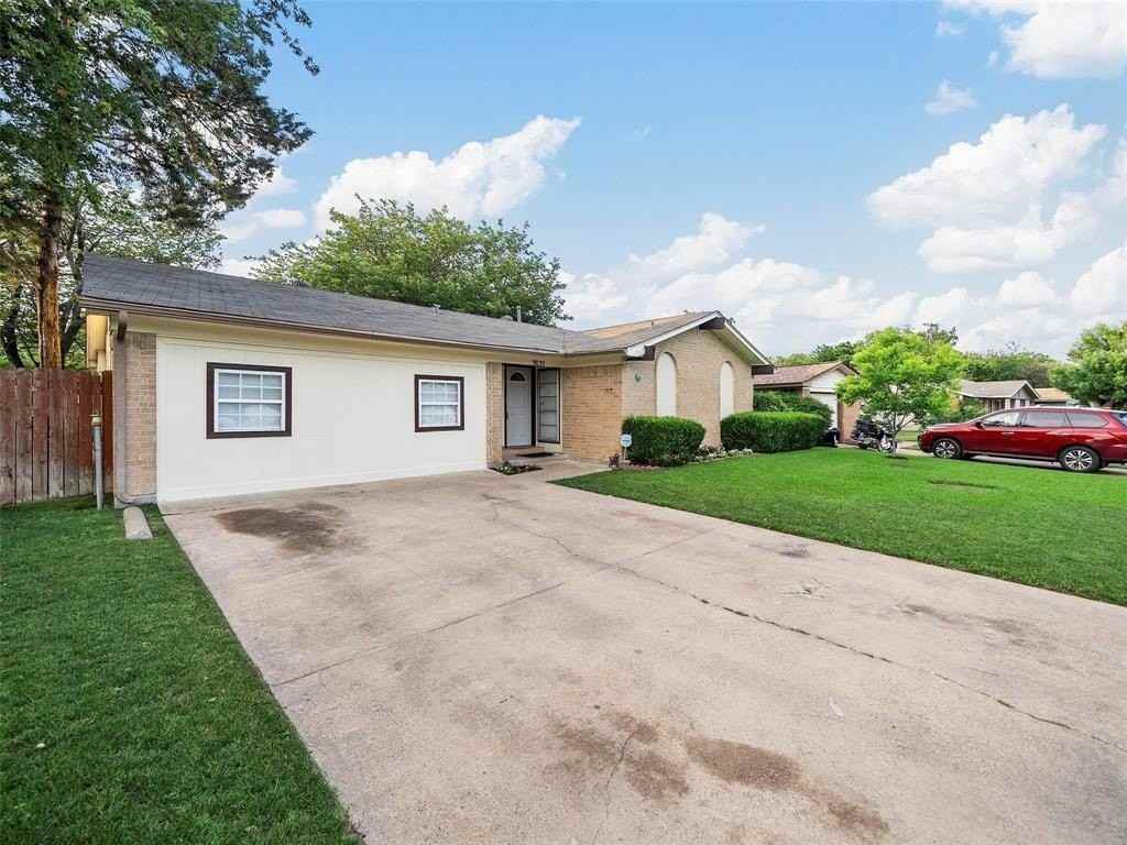 3633 Edgewood Dr - Photo 3 of 28