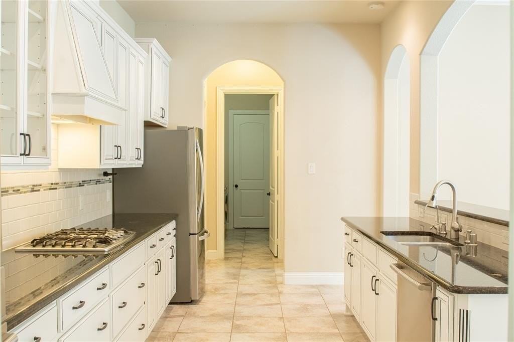 638 Enfield Dr - Photo 4 of 24