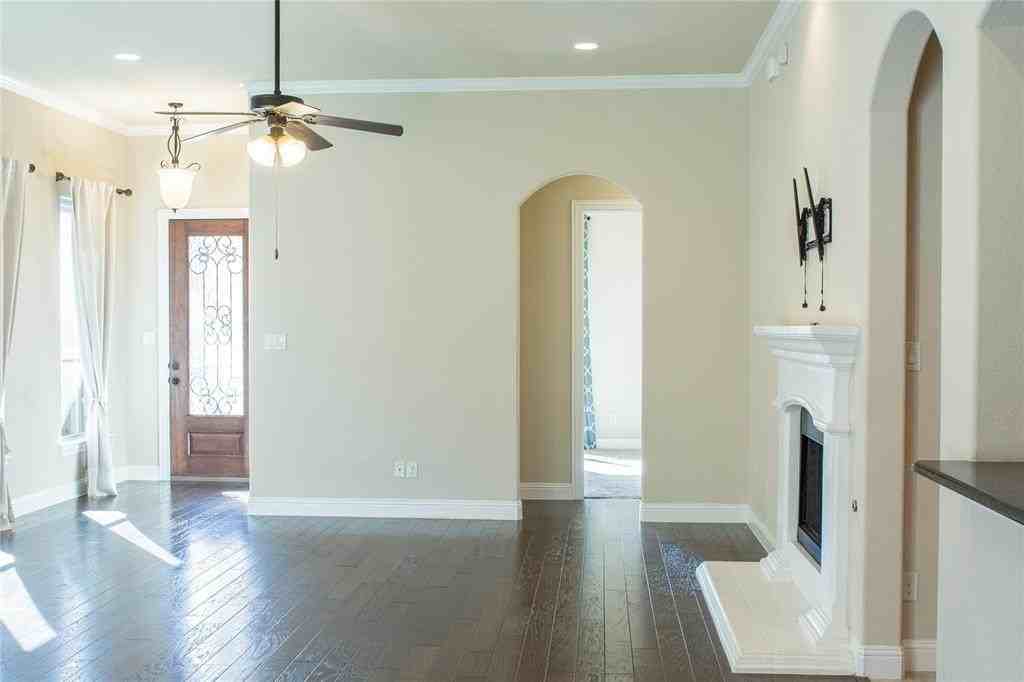 638 Enfield Dr - Photo 6 of 24