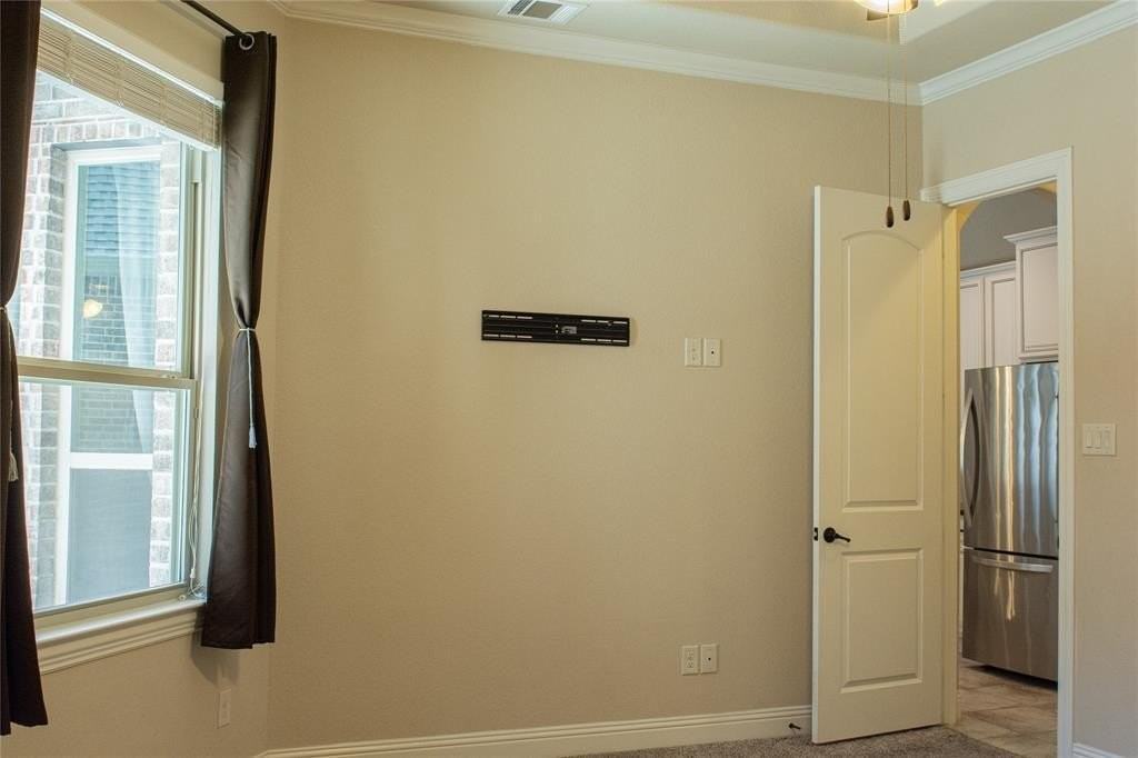 638 Enfield Dr - Photo 7 of 24