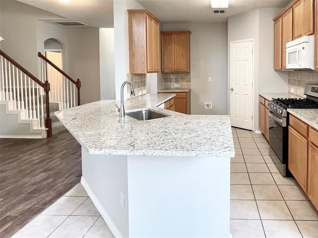 7205 Prairie Flower Ln - Photo 5 of 23