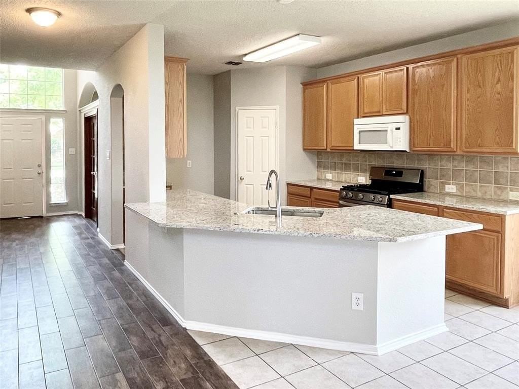 7205 Prairie Flower Ln - Photo 6 of 23