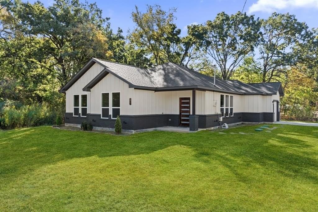 150 Bandera Cir - Photo 3 of 23