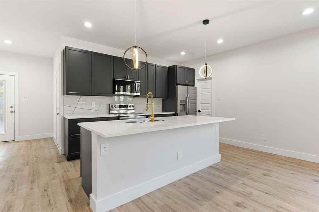 150 Bandera Cir - Photo 6 of 23