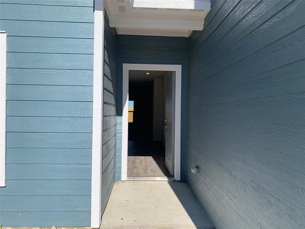 13704 Logan Pass Dr - Photo 2 of 28