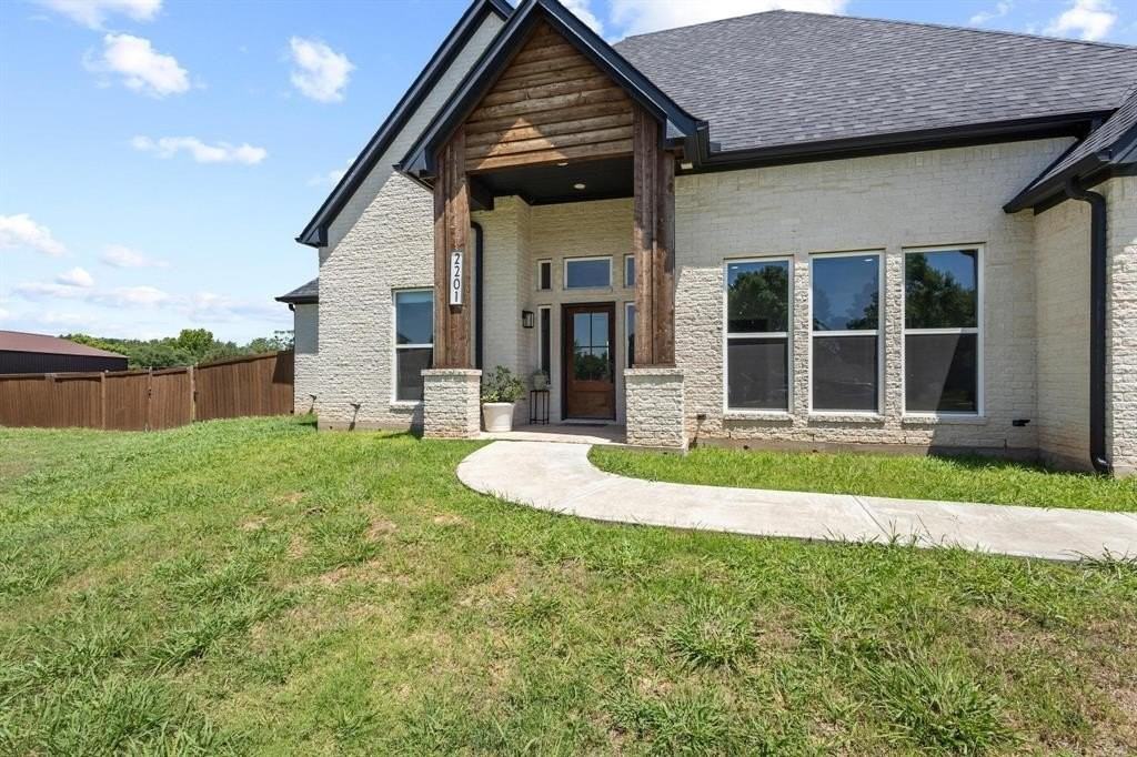 2201 Norwood St - Photo 2 of 39