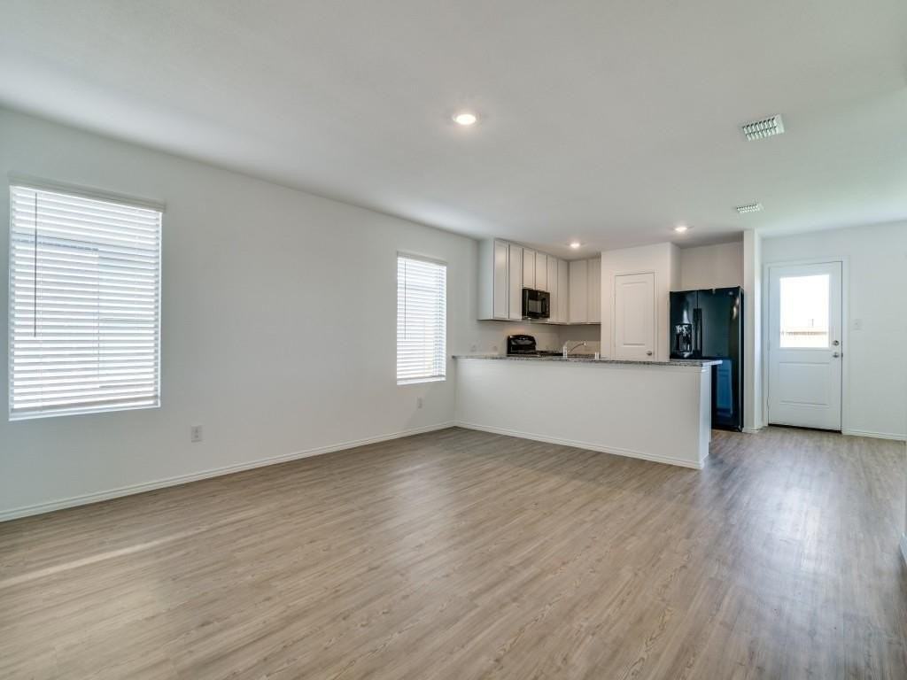 1511 Falconry Ct - Photo 4 of 12