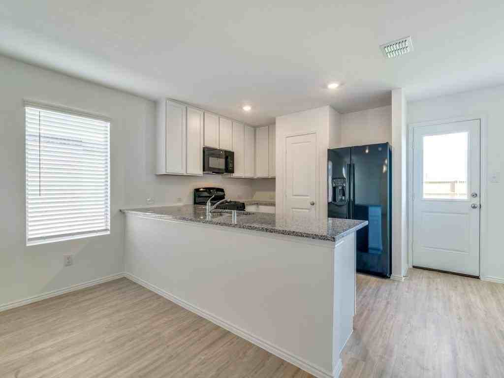 1511 Falconry Ct - Photo 5 of 12