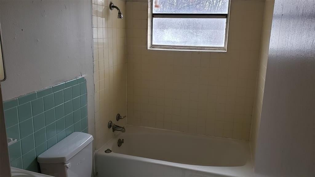 400 Oak Dr #1B - Photo 5 of 8