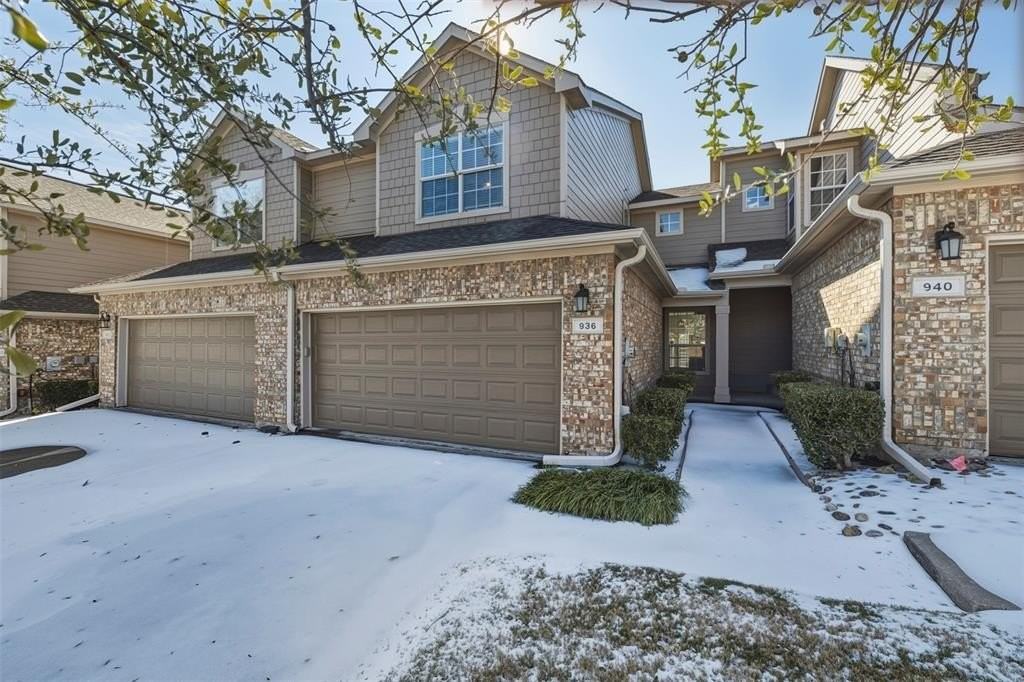 936 Englewood Ln - Photo 2 of 27