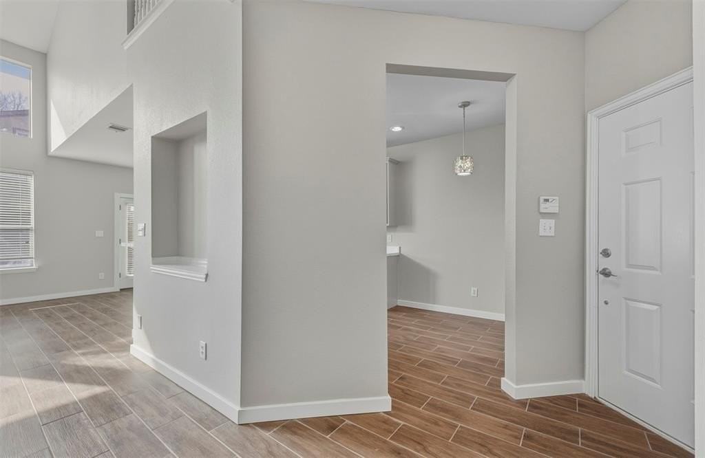 936 Englewood Ln - Photo 3 of 27