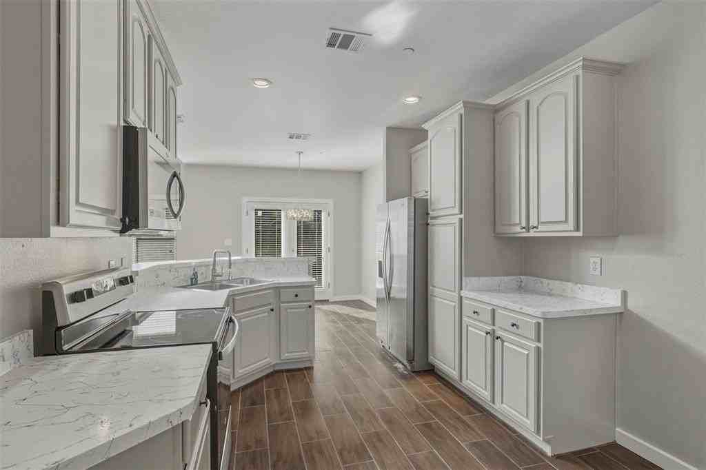 936 Englewood Ln - Photo 6 of 27