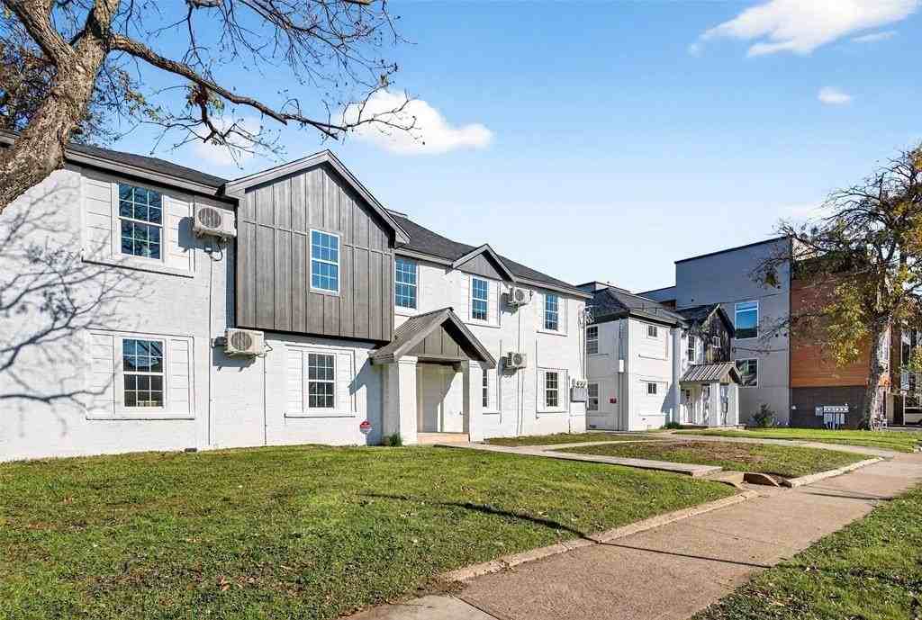 439 W 9th St #5 - Photo 3 of 24