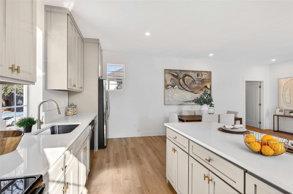 439 W 9th St #5 - Photo 6 of 24