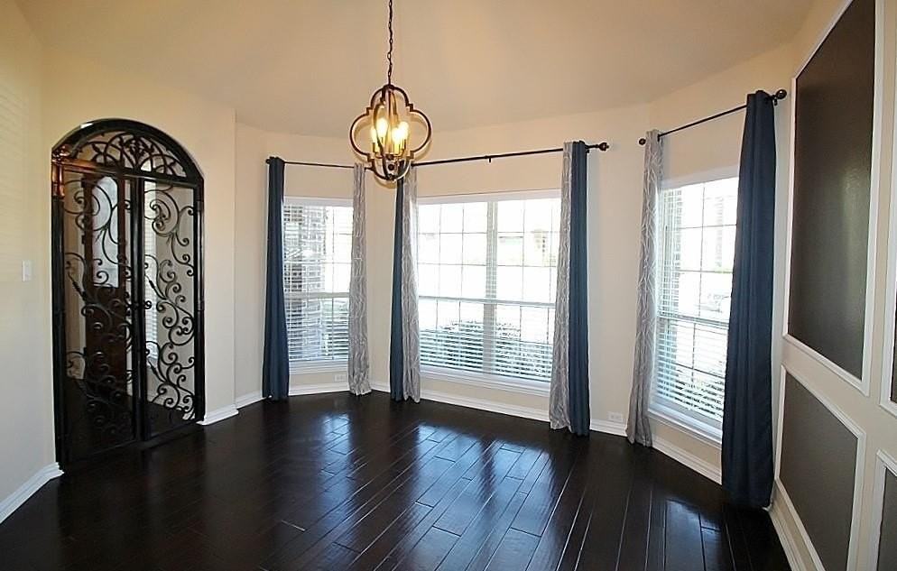 110 White Oak Ln - Photo 4 of 37