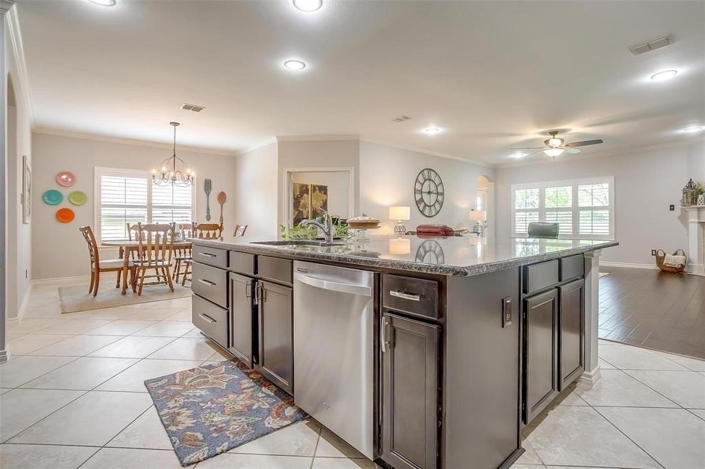 13704 Southern Oaks Dr - Photo 5 of 39