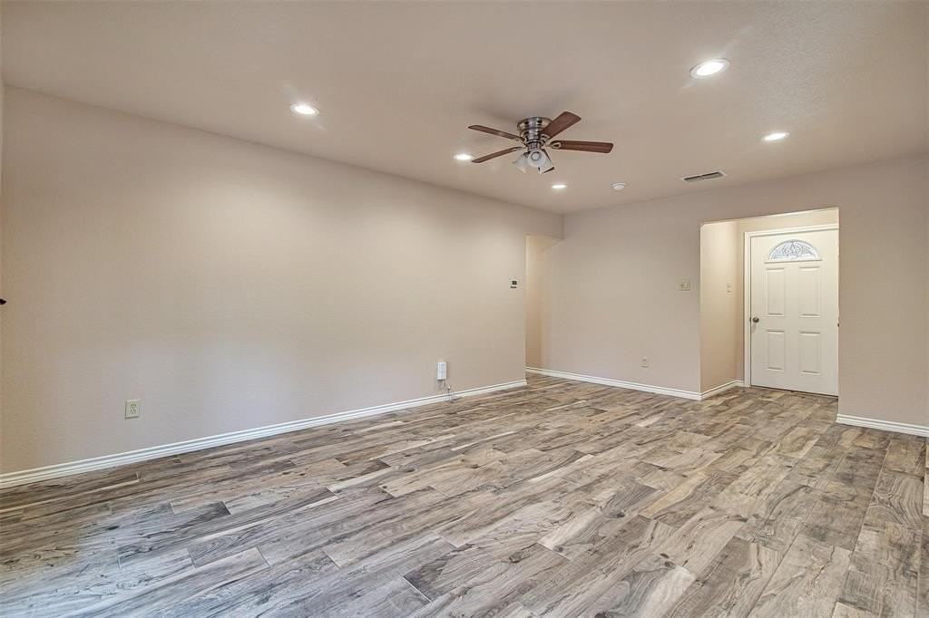 208 Chevy Chase Dr - Photo 3 of 21