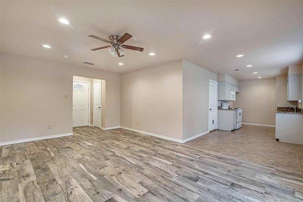 208 Chevy Chase Dr - Photo 5 of 21