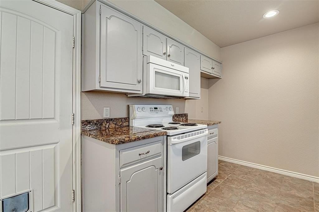 208 Chevy Chase Dr - Photo 6 of 21