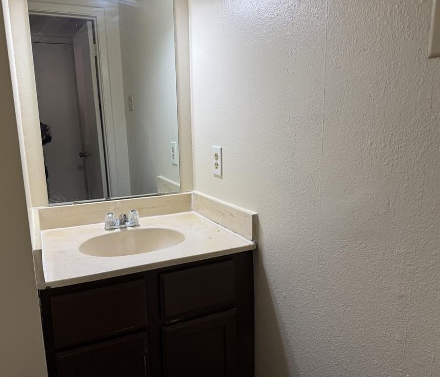 2802 Wimbledon Ct #D - Photo 6 of 12