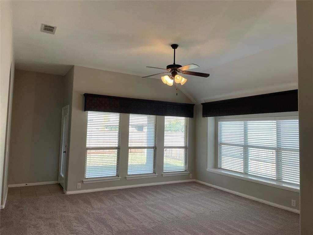 4603 Oakview Dr - Photo 3 of 15