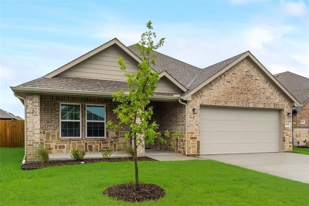 808 Hardaway Dr - Photo 2 of 21