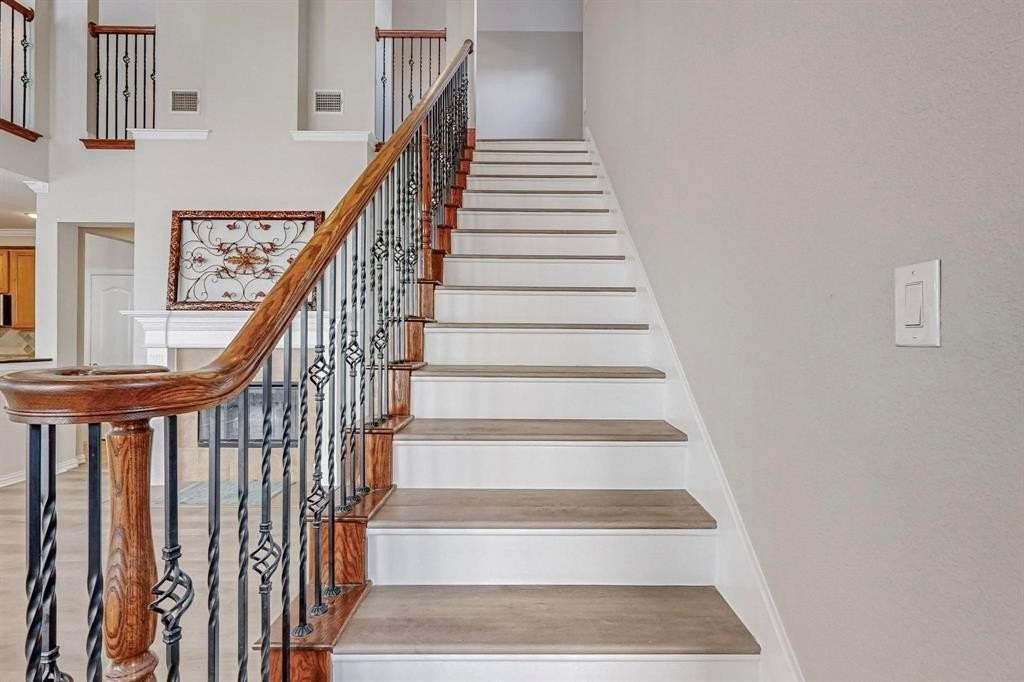 2108 Harris Pl - Photo 5 of 38