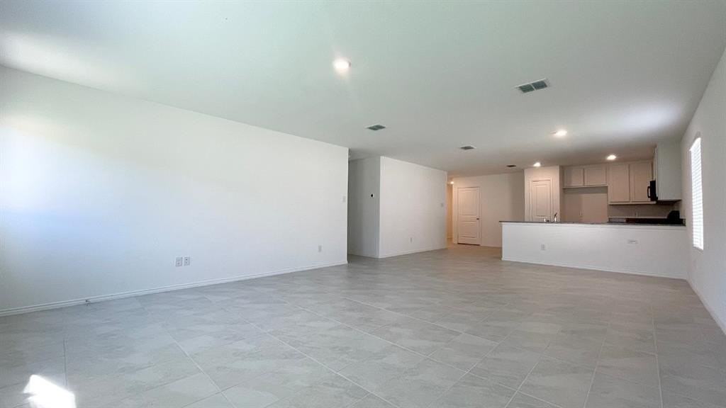 6433 Becker Ave - Photo 7 of 20