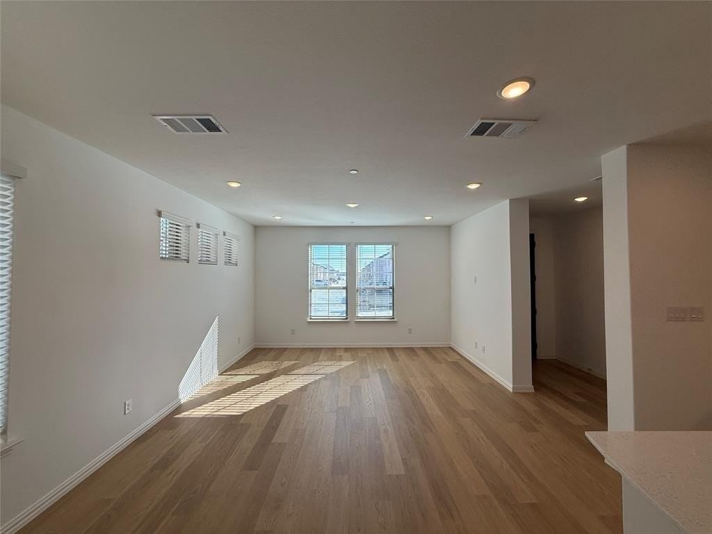 724 4th St - Photo 5 of 35