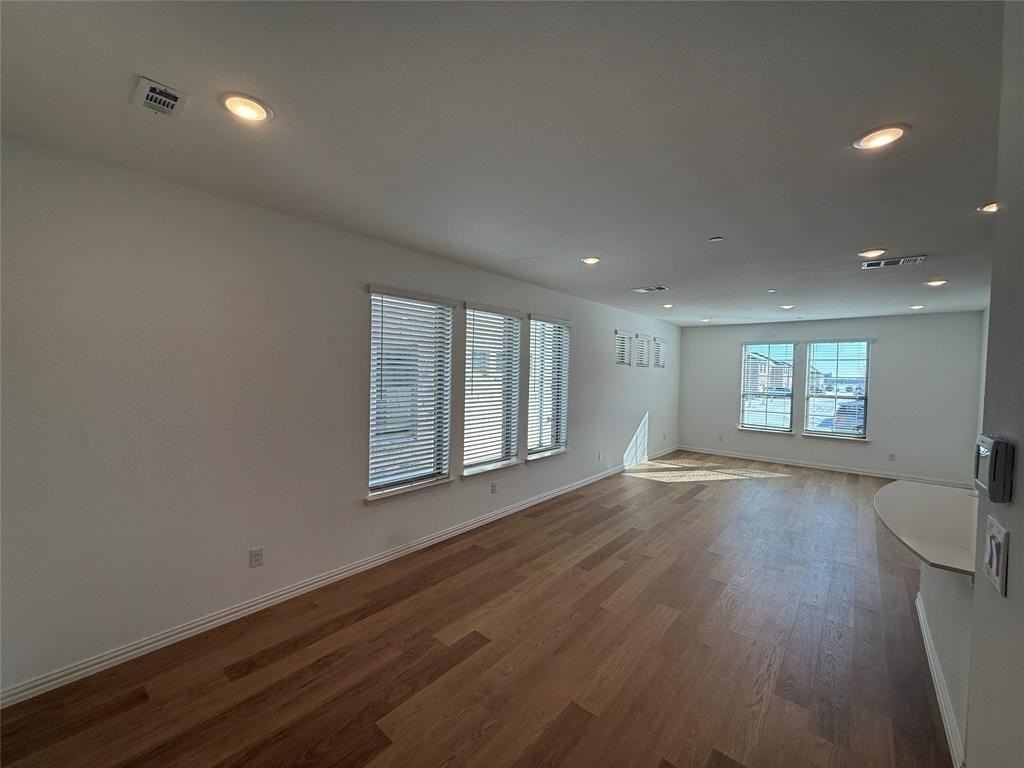 724 4th St - Photo 6 of 35