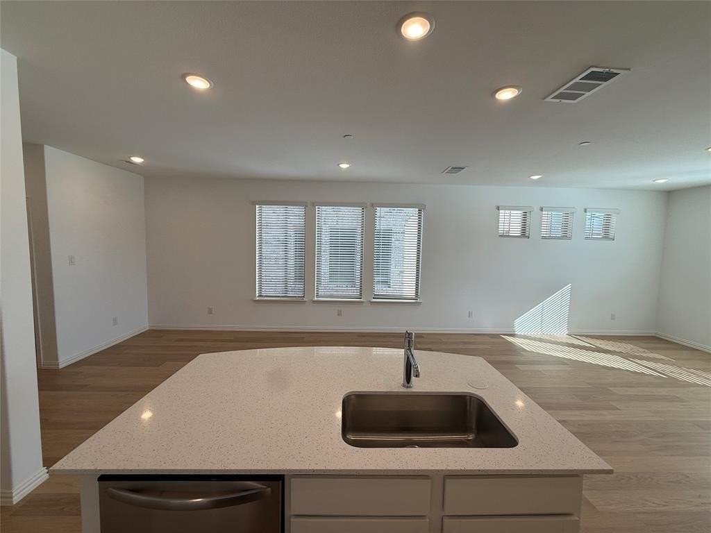 724 4th St - Photo 7 of 35