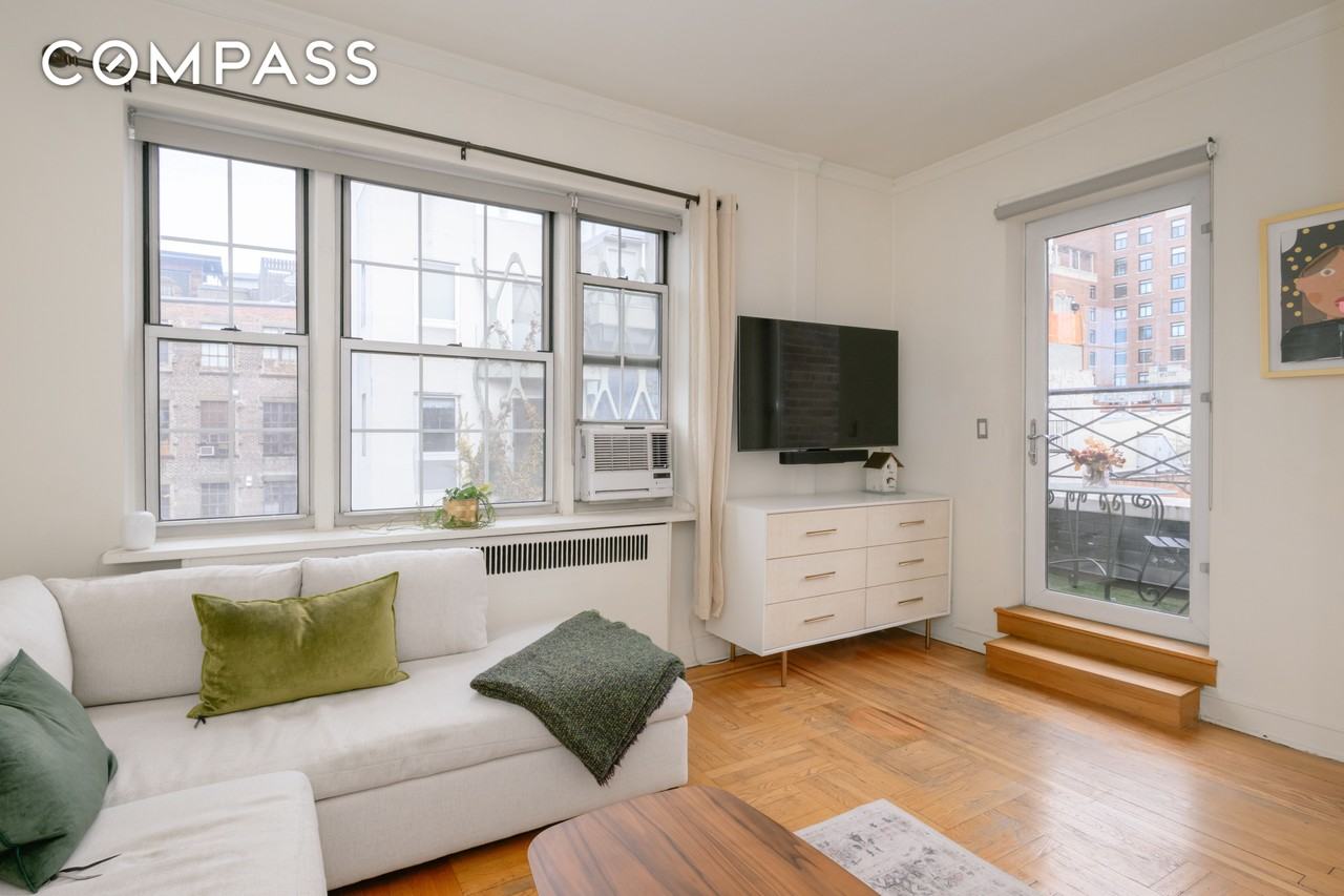 25 Minetta Ln #6G - Photo 2 of 13