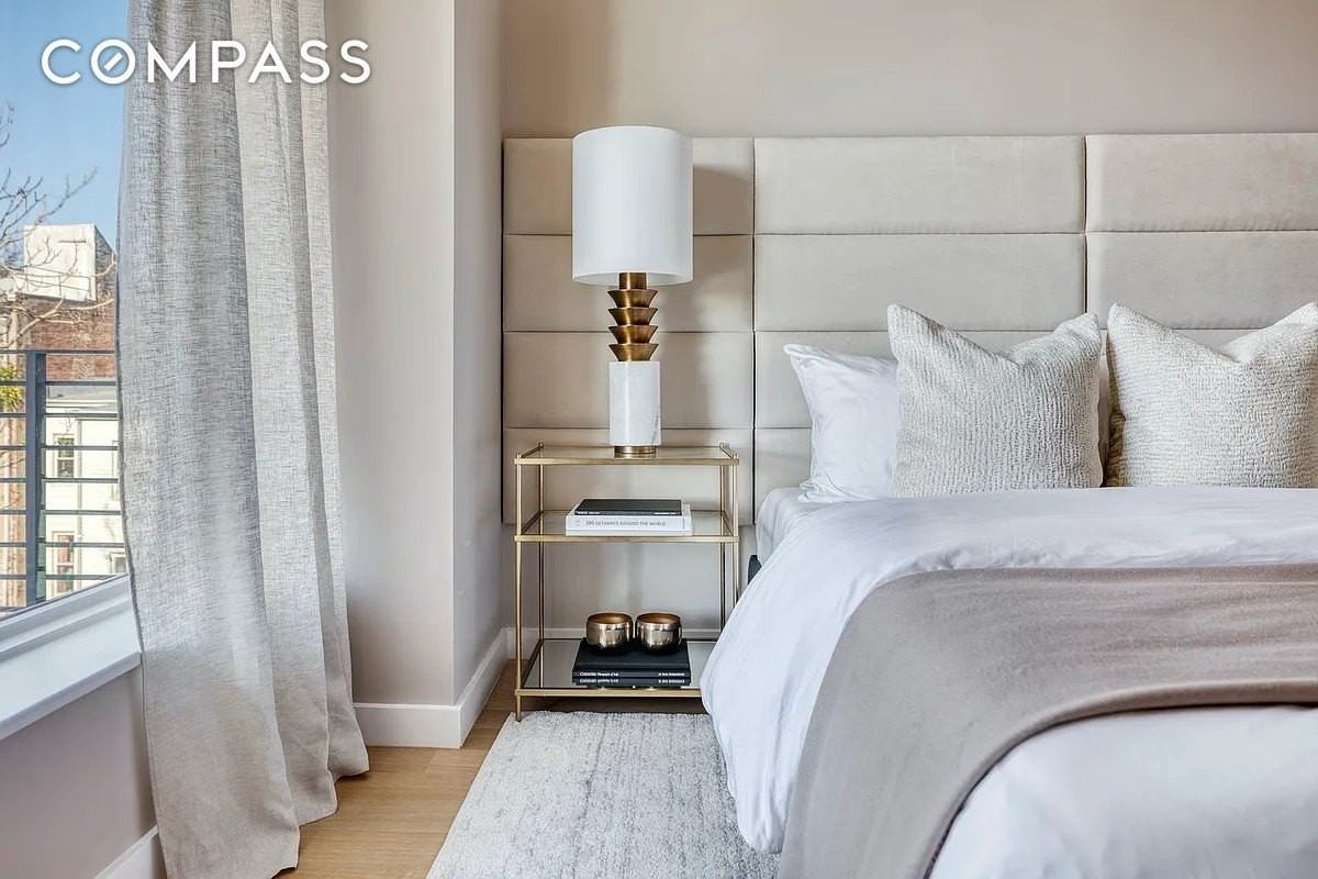 233 18th St #3 - Photo 4 of 11