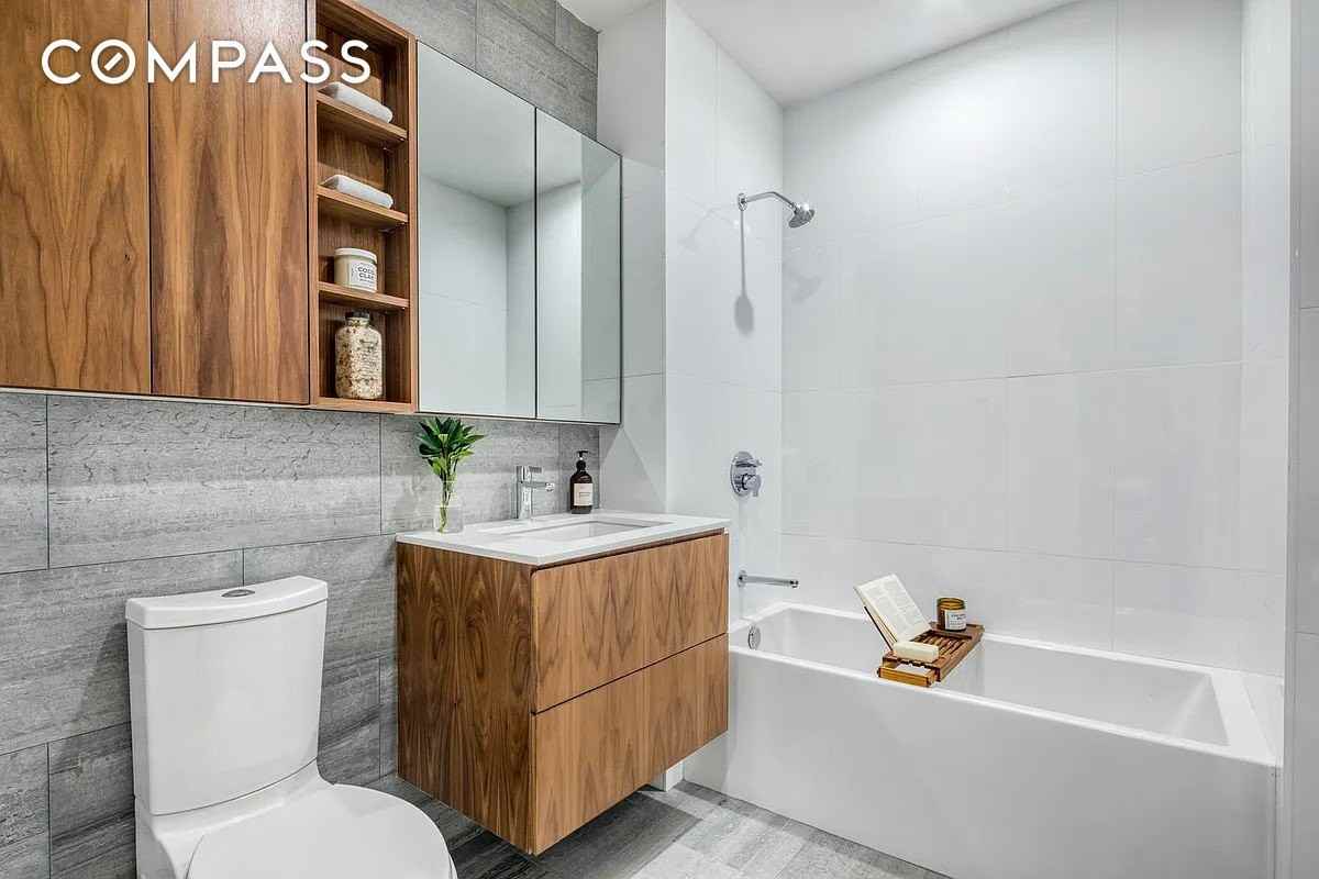 233 18th St #3 - Photo 5 of 11