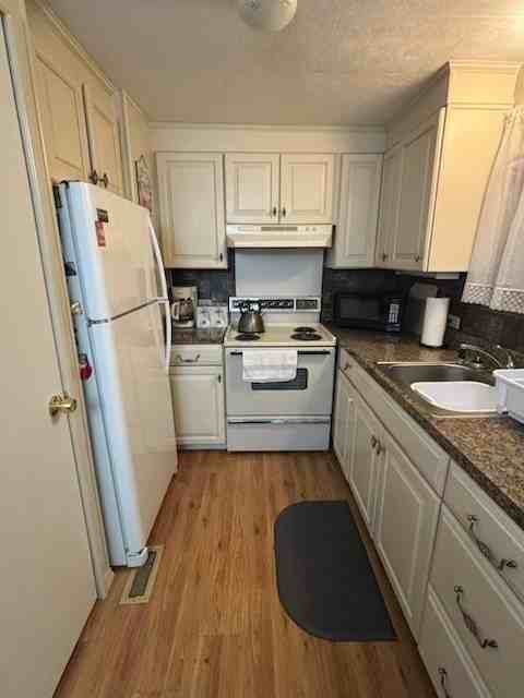 166 4th St W - Photo 3 of 24