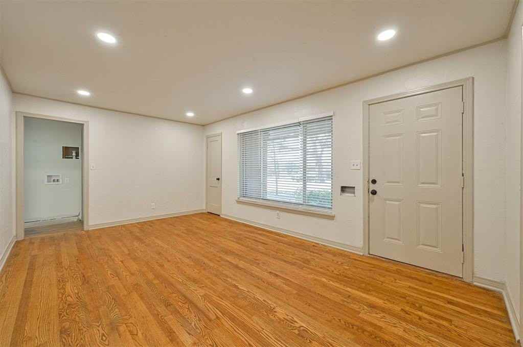 2312 N Warren Ave - Photo 6 of 39