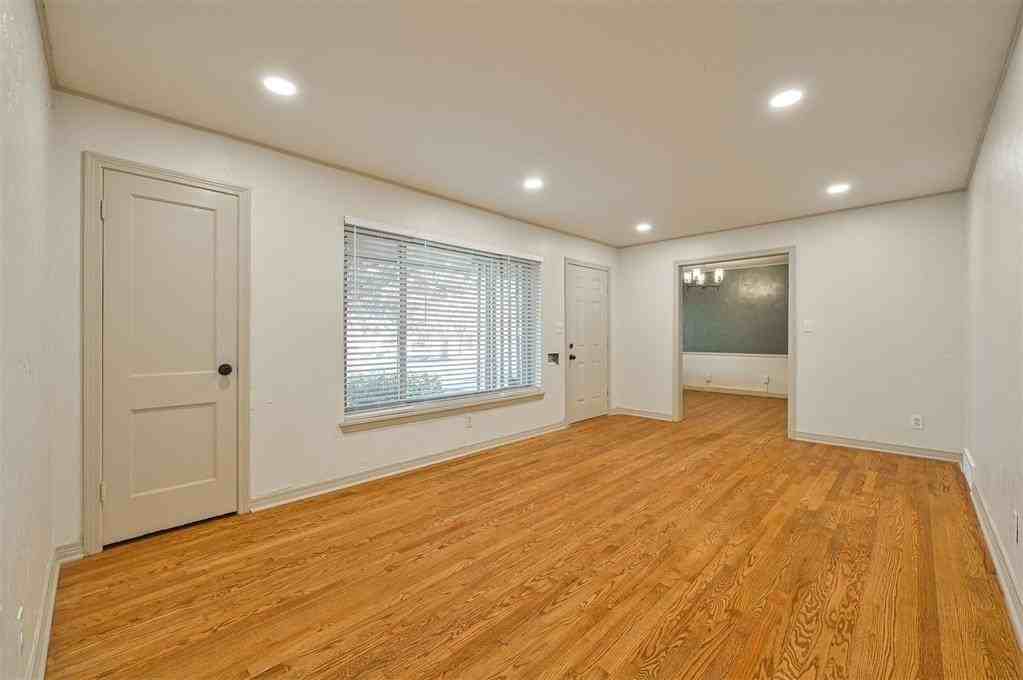 2312 N Warren Ave - Photo 7 of 39