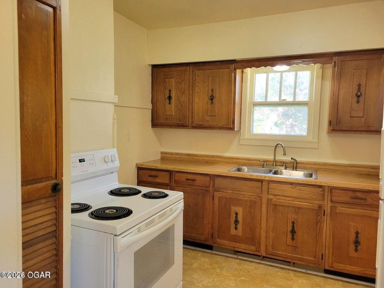 3102 S Wall Ave - Photo 4 of 9