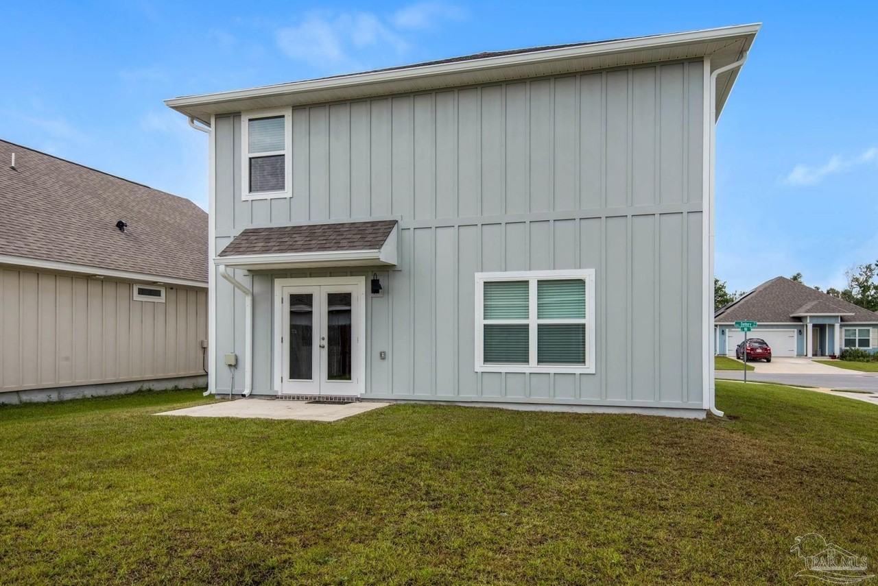 5865 Danbury Blvd - Photo 2 of 50