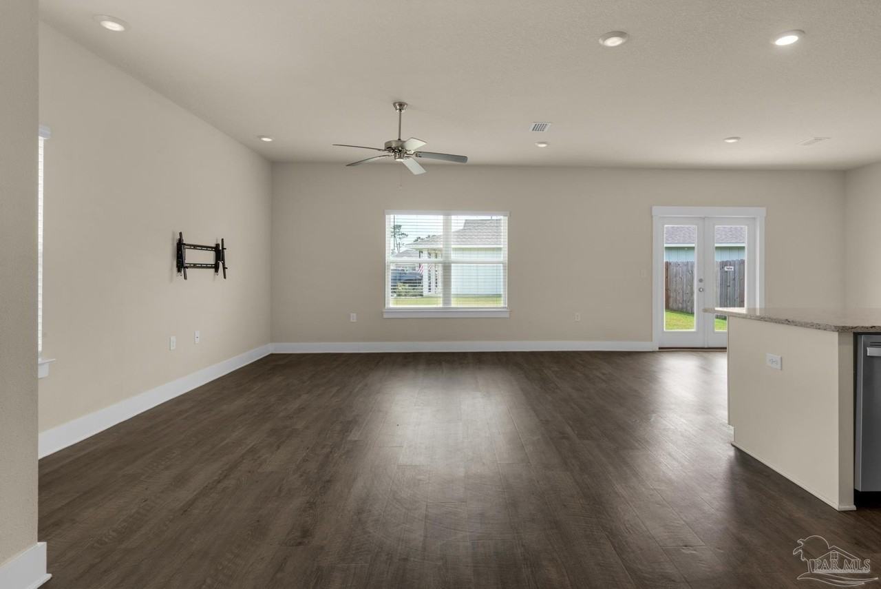 5865 Danbury Blvd - Photo 3 of 50