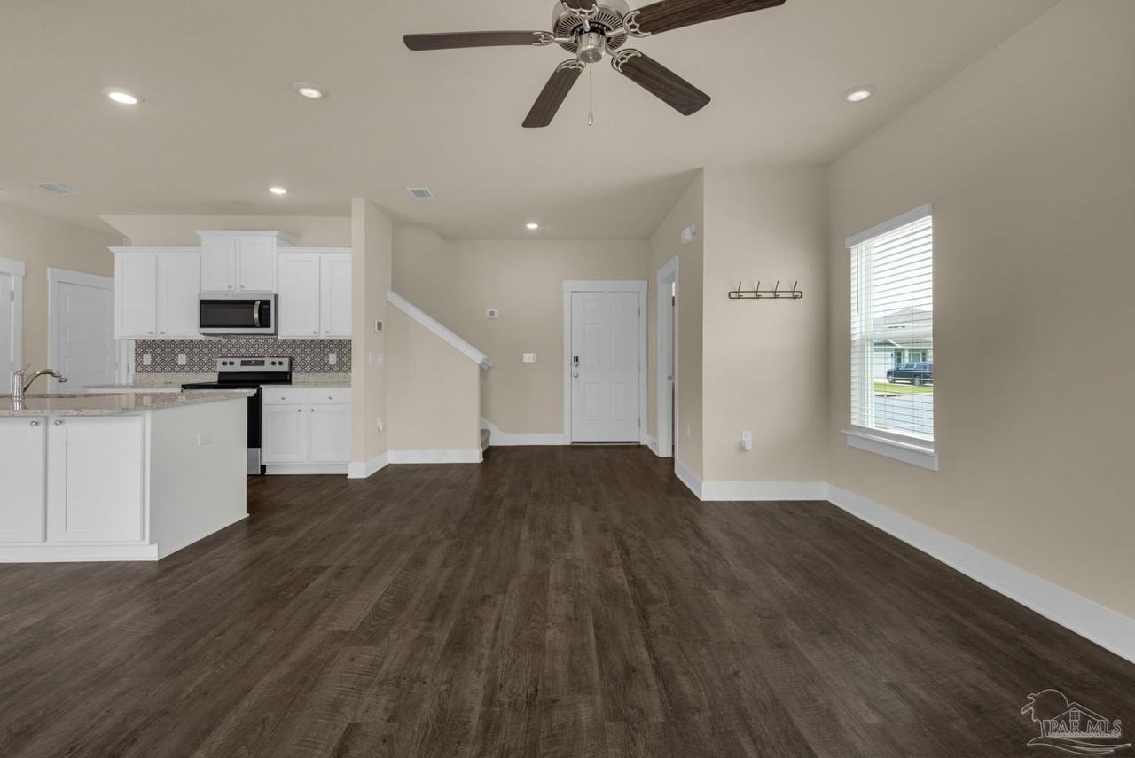 5865 Danbury Blvd - Photo 5 of 50