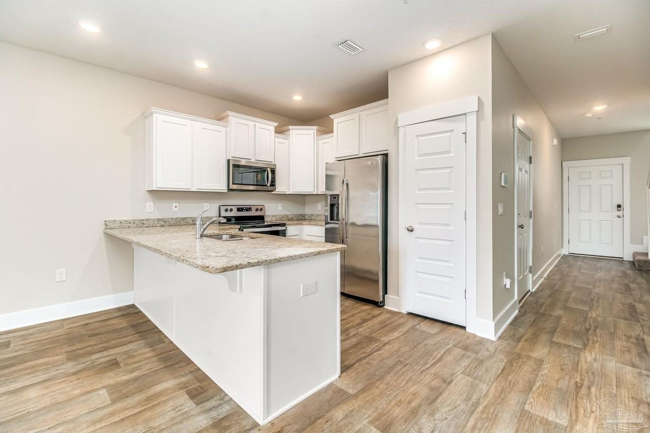 1528 Farragut Way - Photo 5 of 32