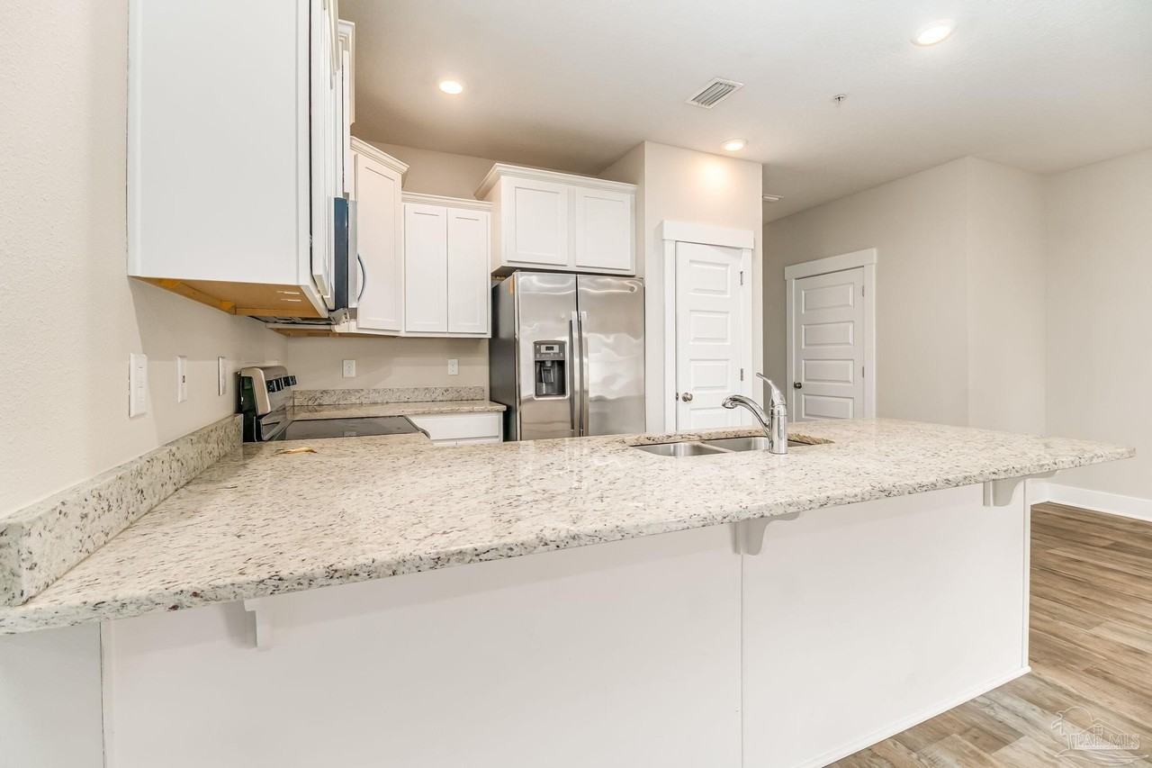 1528 Farragut Way - Photo 6 of 32