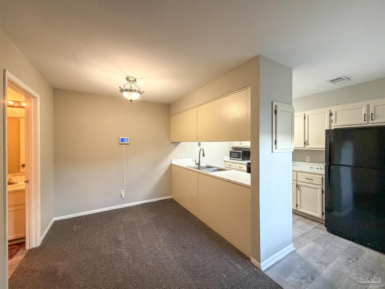 2301 W Michigan Ave Apt 8 #8 - Photo 4 of 17