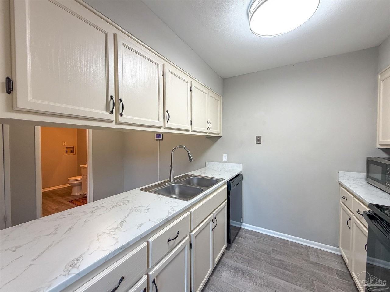 2301 W Michigan Ave Apt 8 #8 - Photo 5 of 17