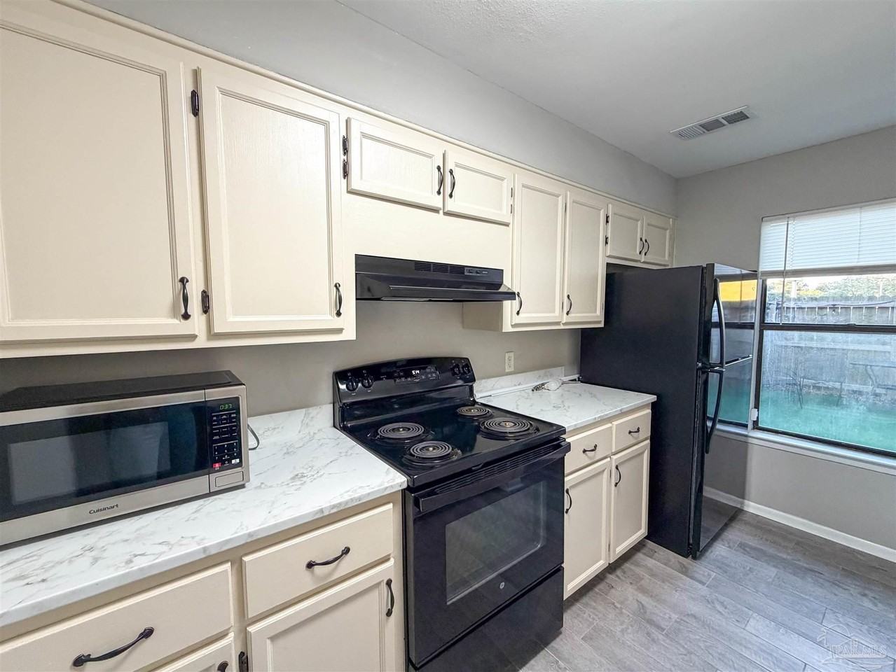 2301 W Michigan Ave Apt 8 #8 - Photo 6 of 17