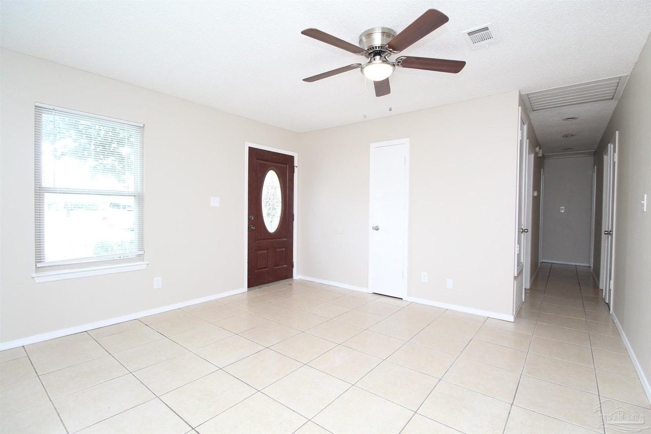 401 Cornwall Cir - Photo 2 of 19