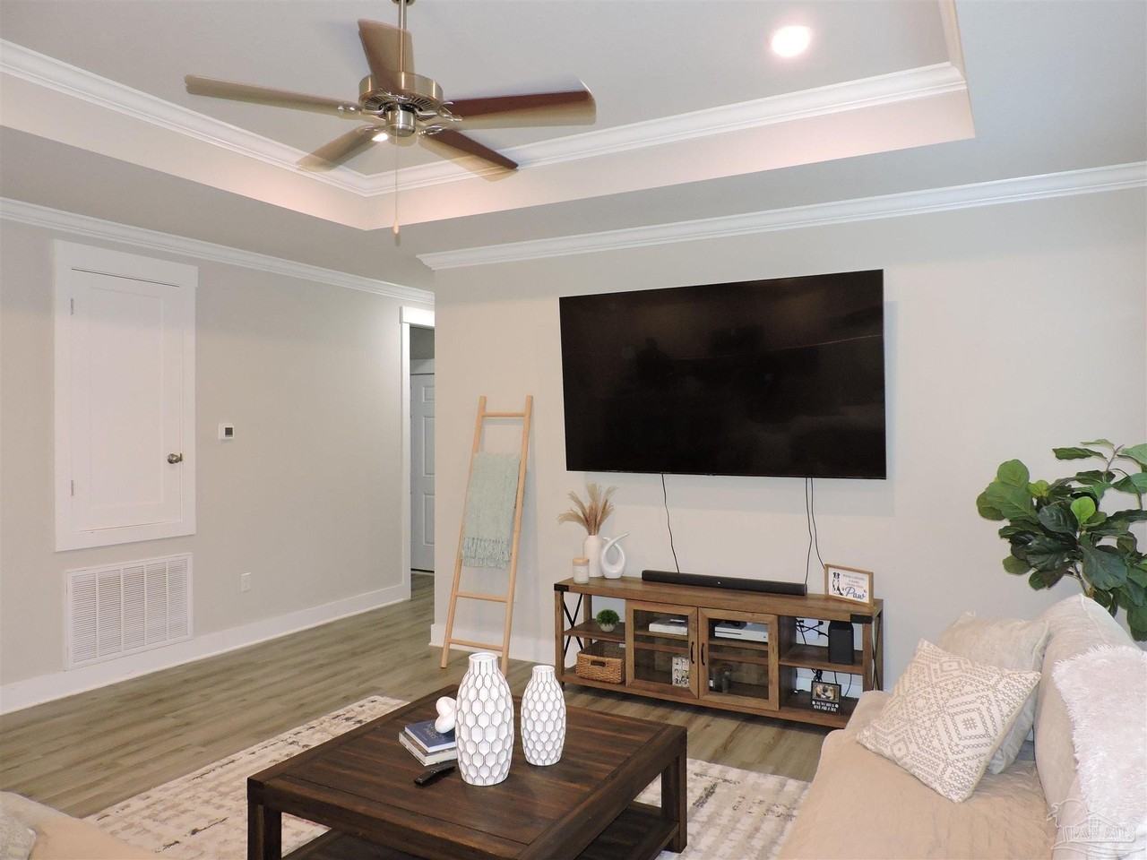 8823 Airway Dr - Photo 5 of 28