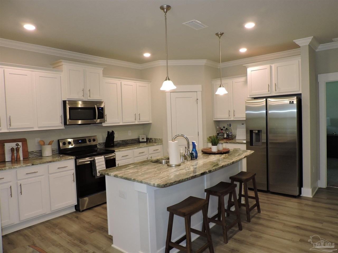 8823 Airway Dr - Photo 7 of 28