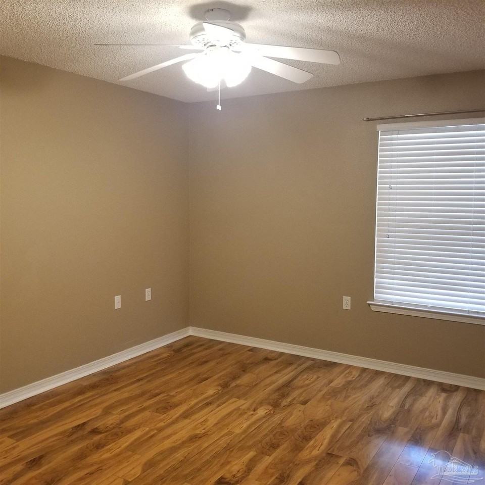 319 Loveland Cir - Photo 4 of 9